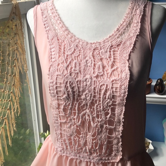 🌺Lauren Conrad blush peplum tank top🌺 - Picture 3 of 4